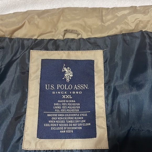US Polo ASSN. Puffer Vest Men's XXL Zip Up Tan/Khaki and Navy - Picture 7 of 9